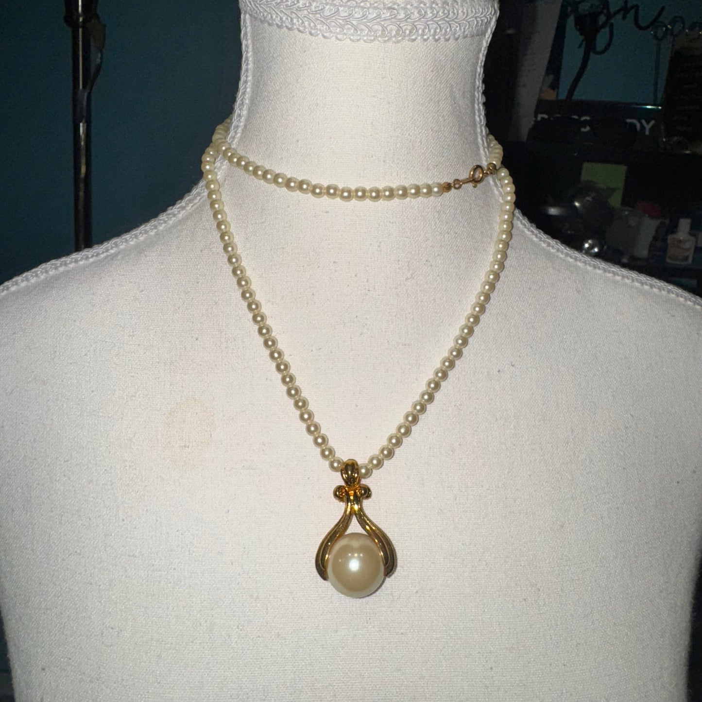Vintage Avon caged pearl necklace