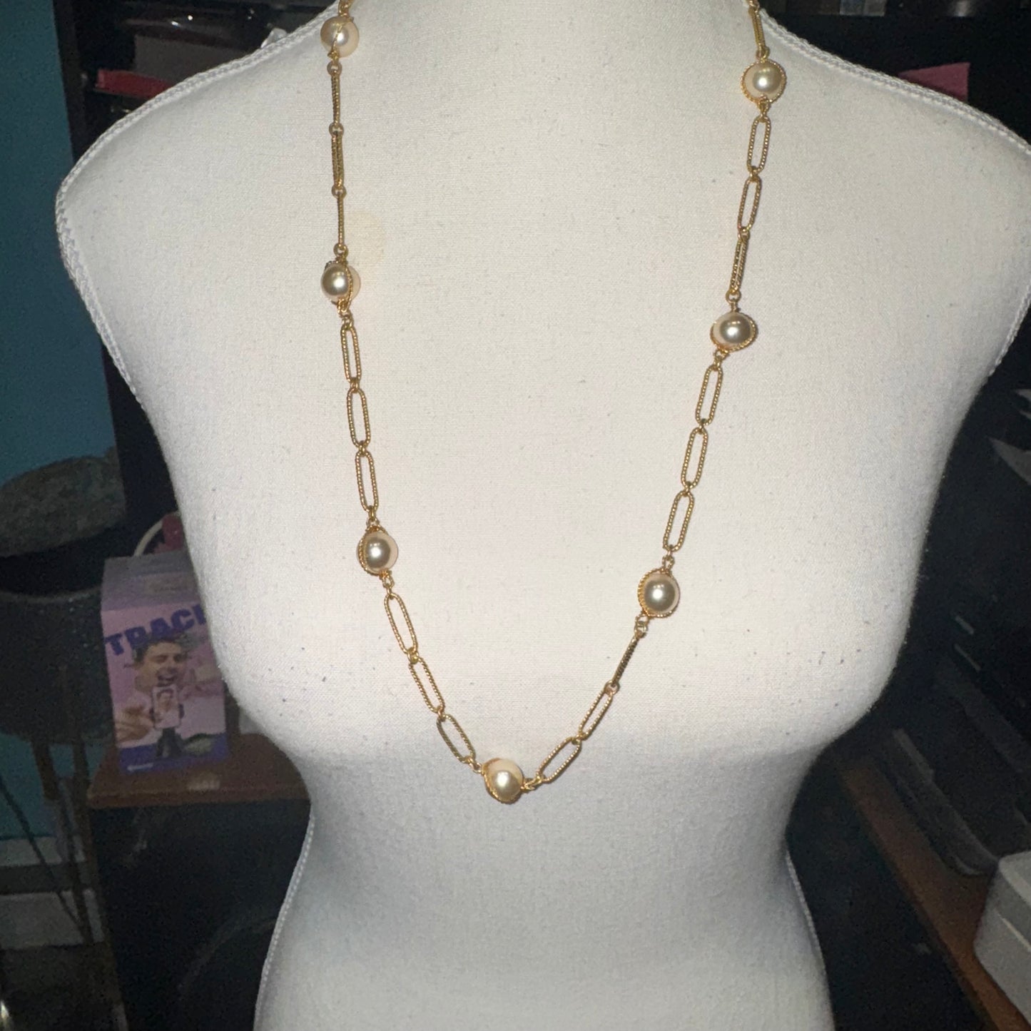Vintage Avon easy elegance necklace