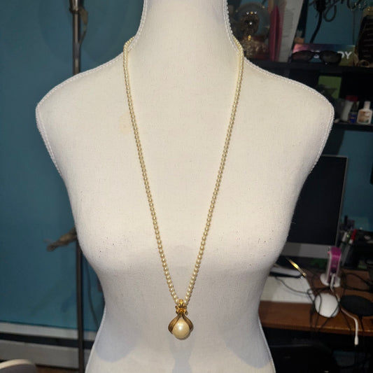 Vintage Avon caged pearl necklace