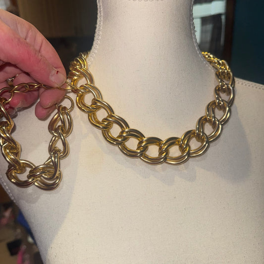 Vintage Avon necklace & bracelet set