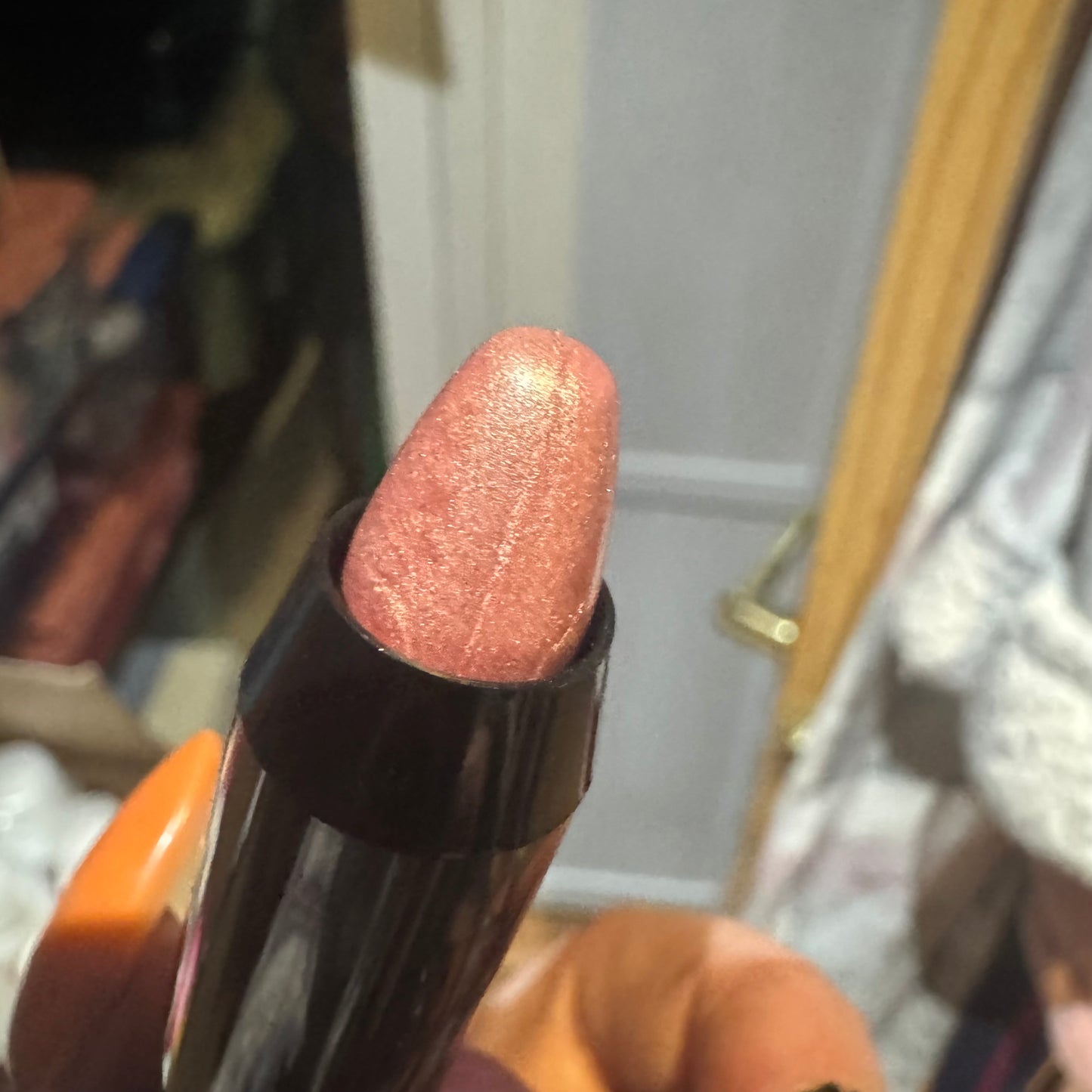 Eyeshadow crayon