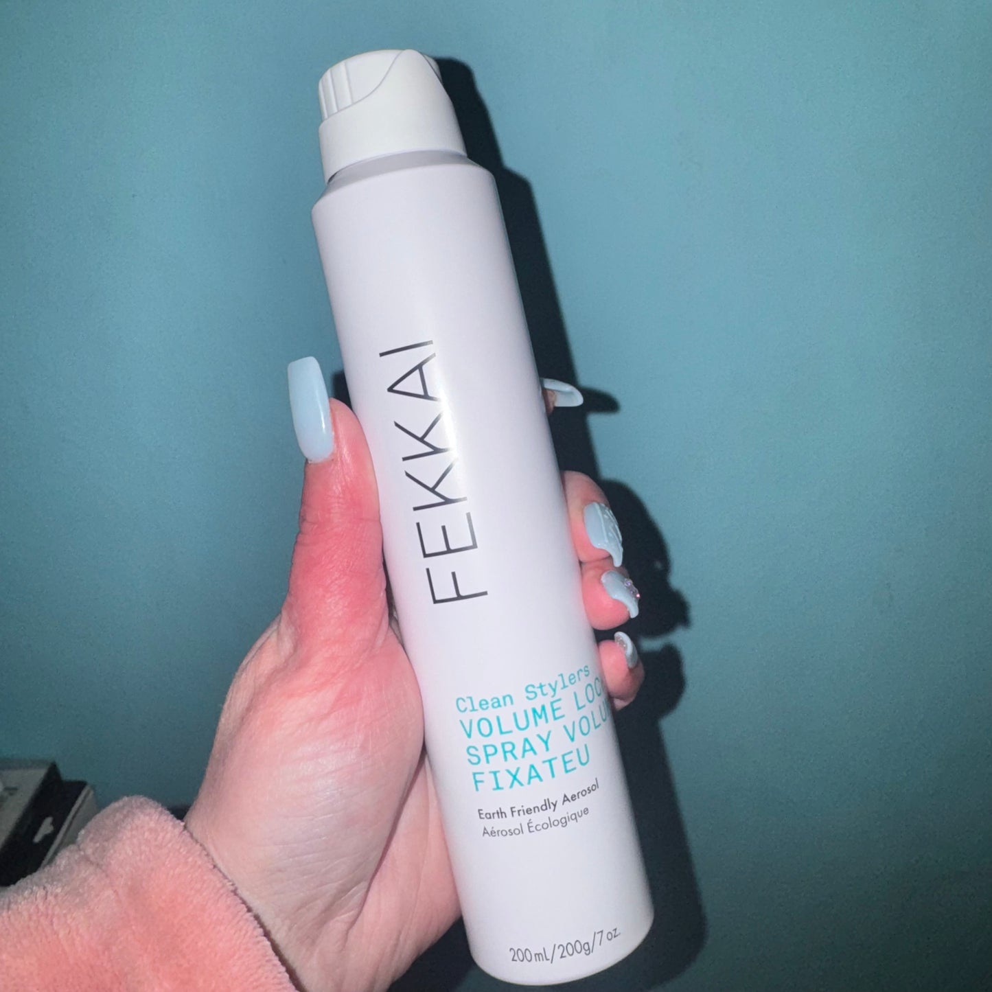 Volume lock spray
