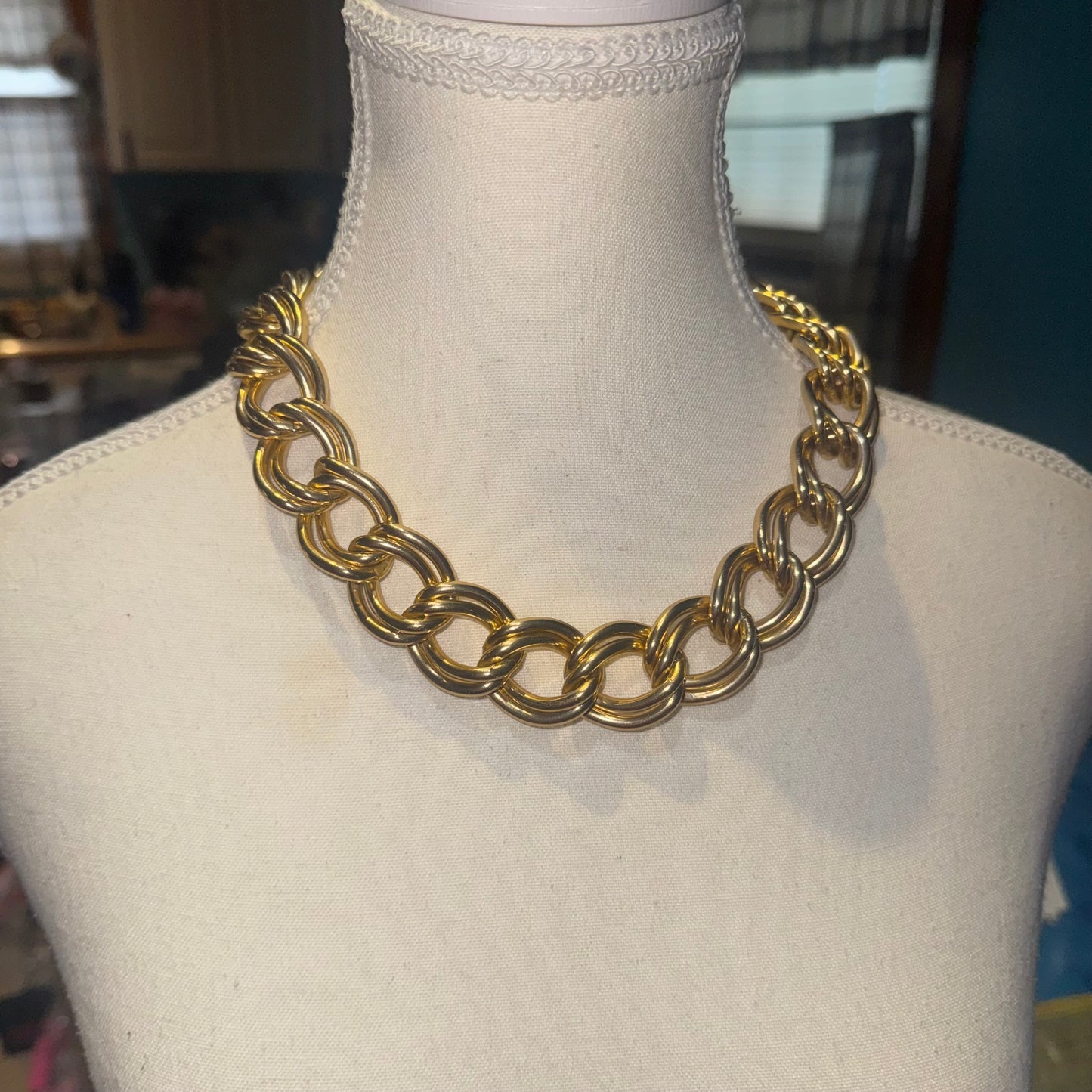 Vintage Avon necklace & bracelet set