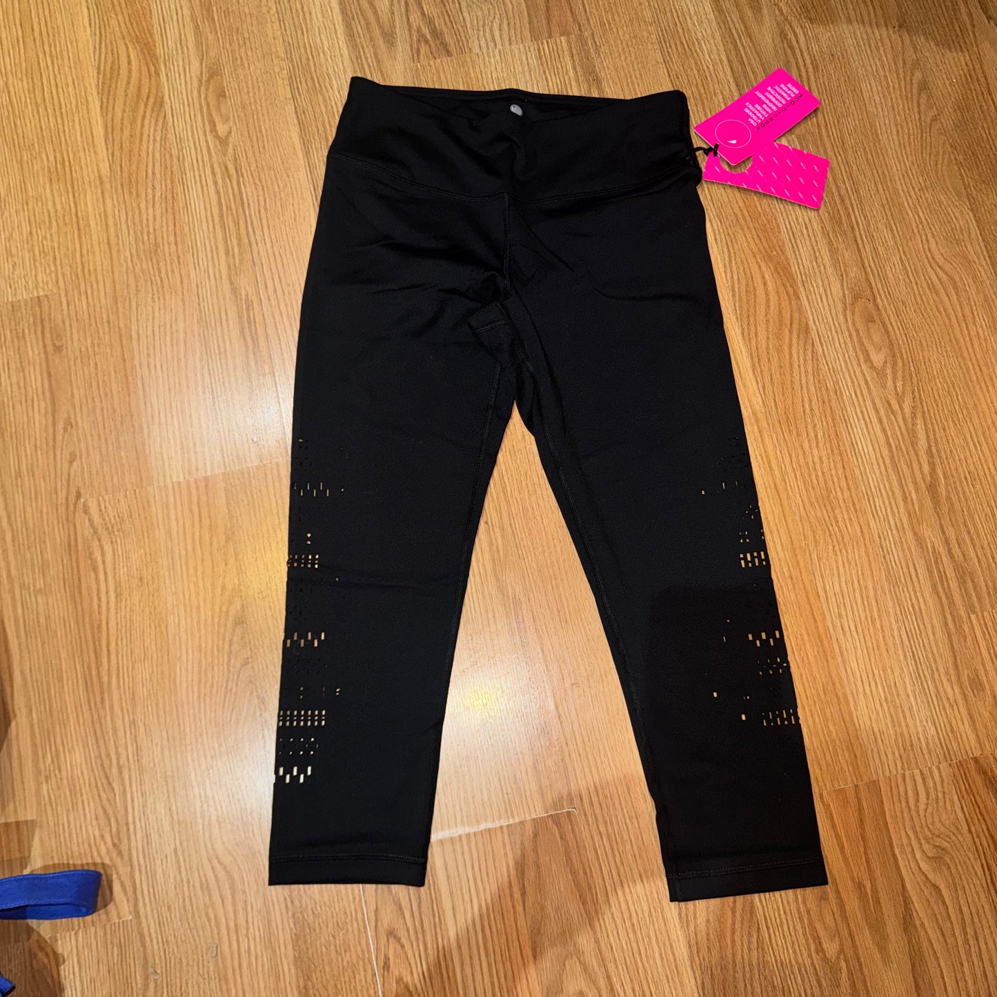Cut out design black yogalicious leggings