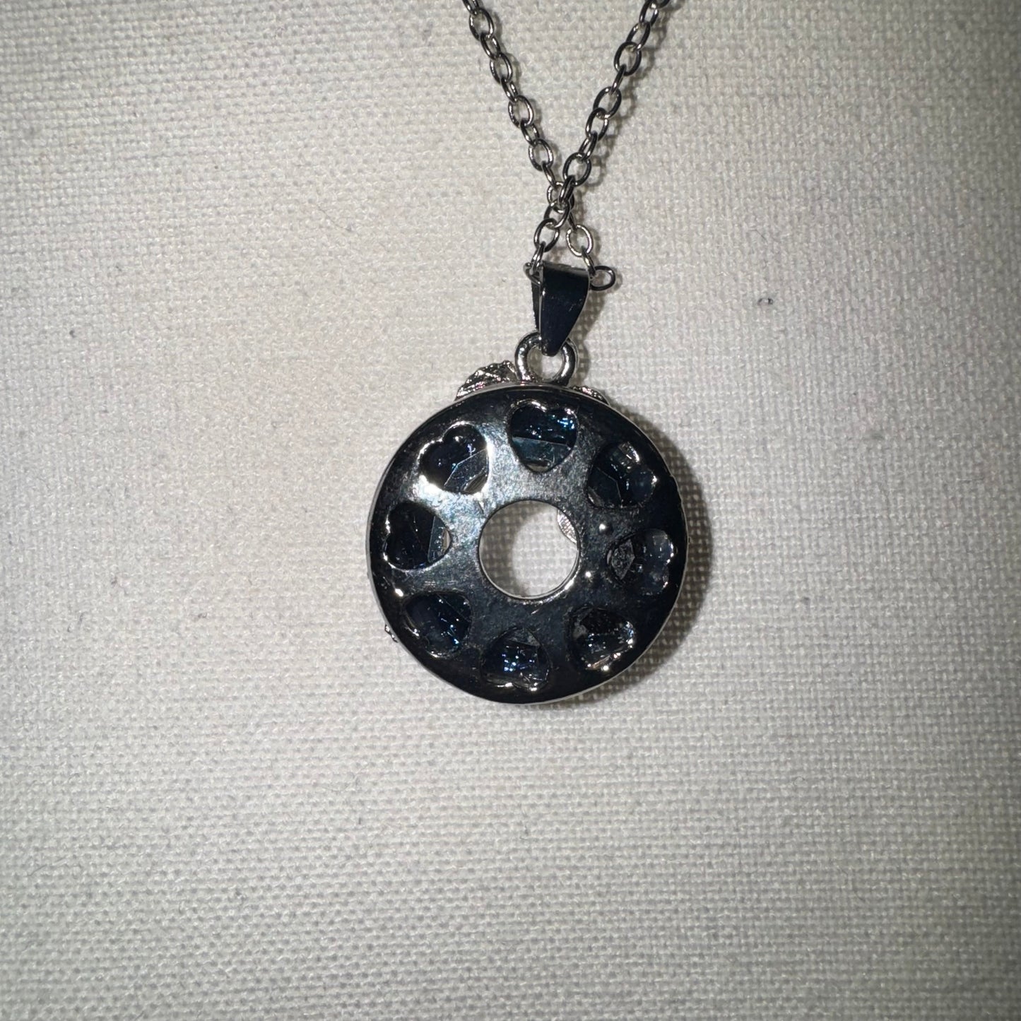 Floral pendant necklace