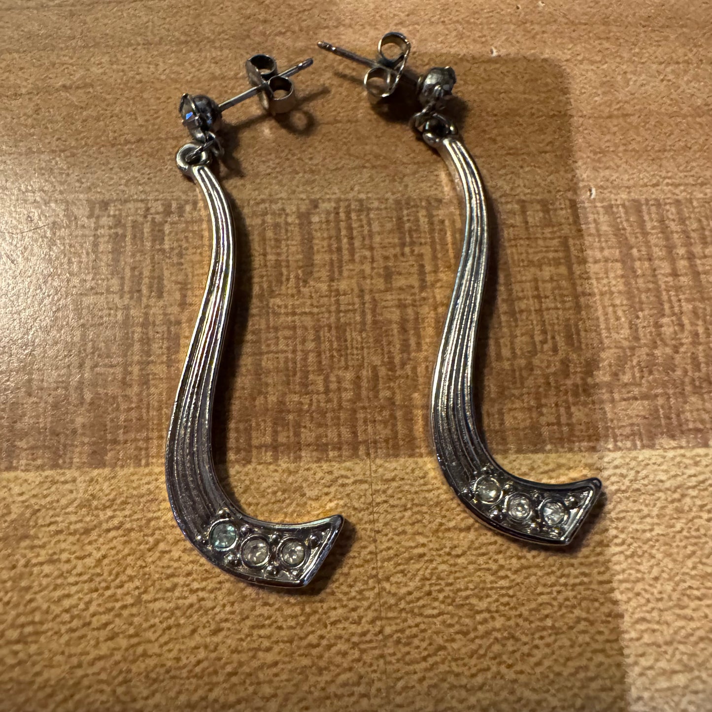Vintage Avon 1988 gala dangle earrings