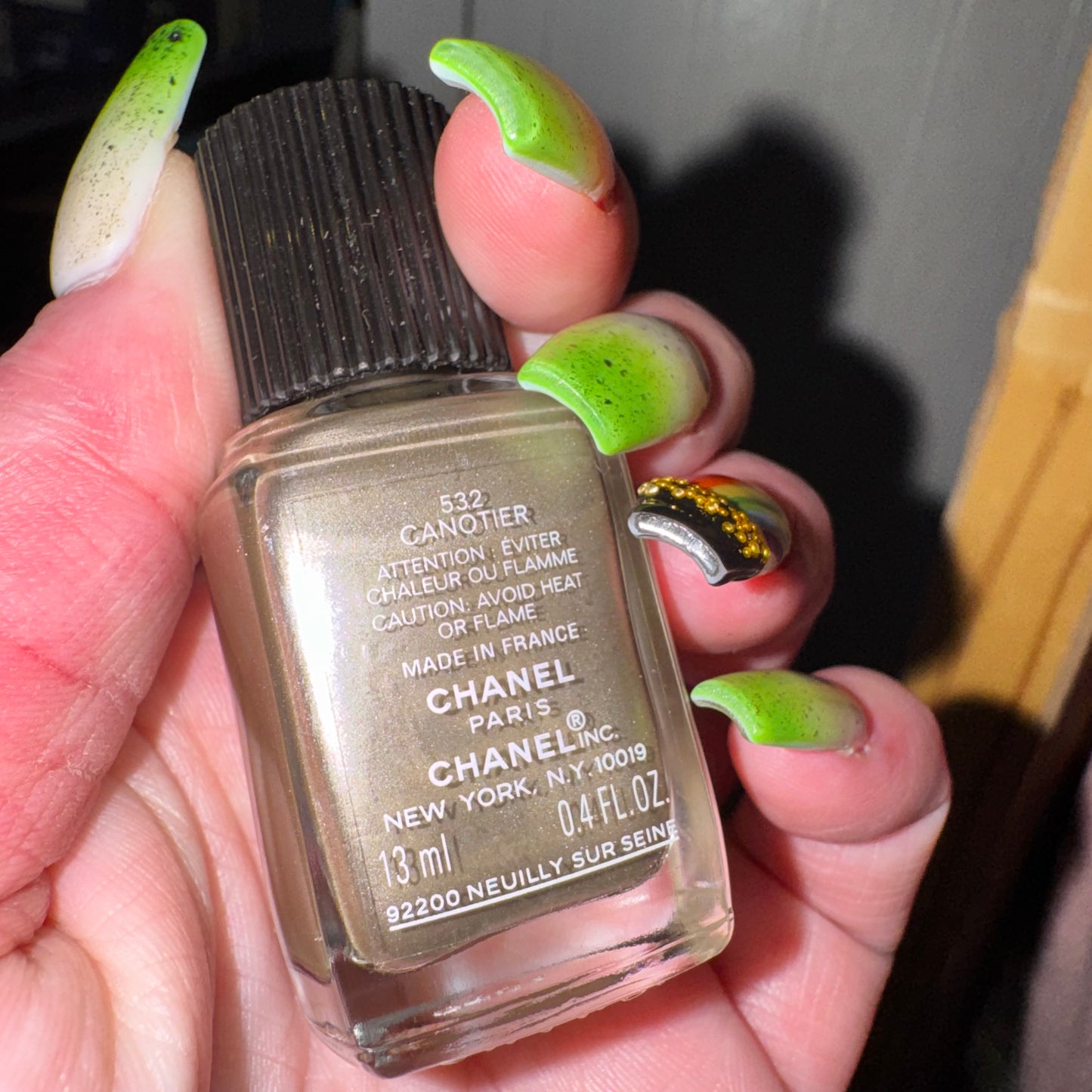 Chanel Le Vernis nail color