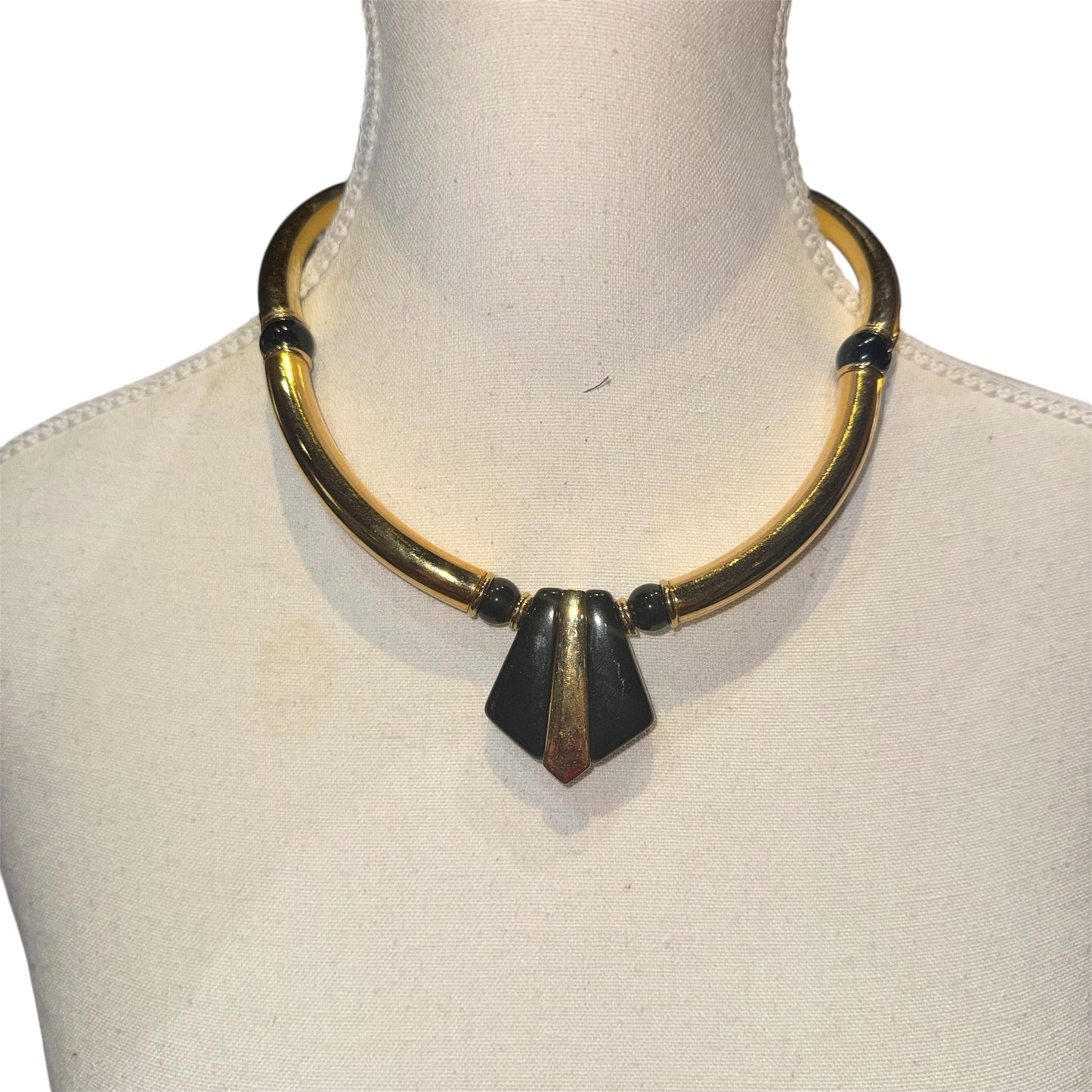 Vintage Avon modern elegance necklace