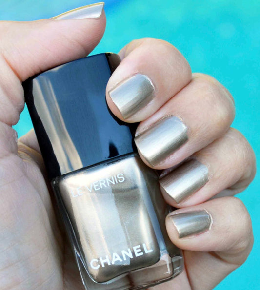 Chanel Le Vernis nail color