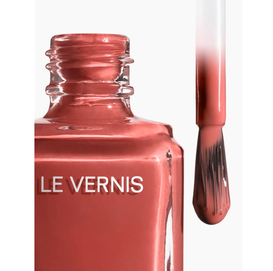 Chanel Le Vernis nail color