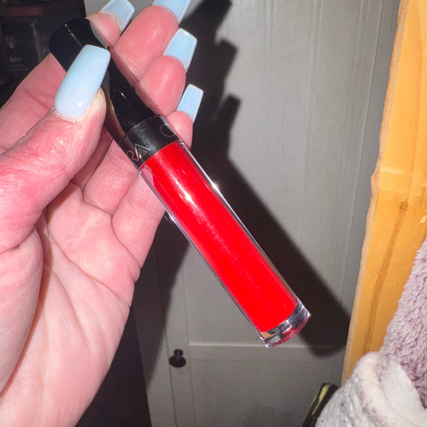 Long lasting liquid lipstick