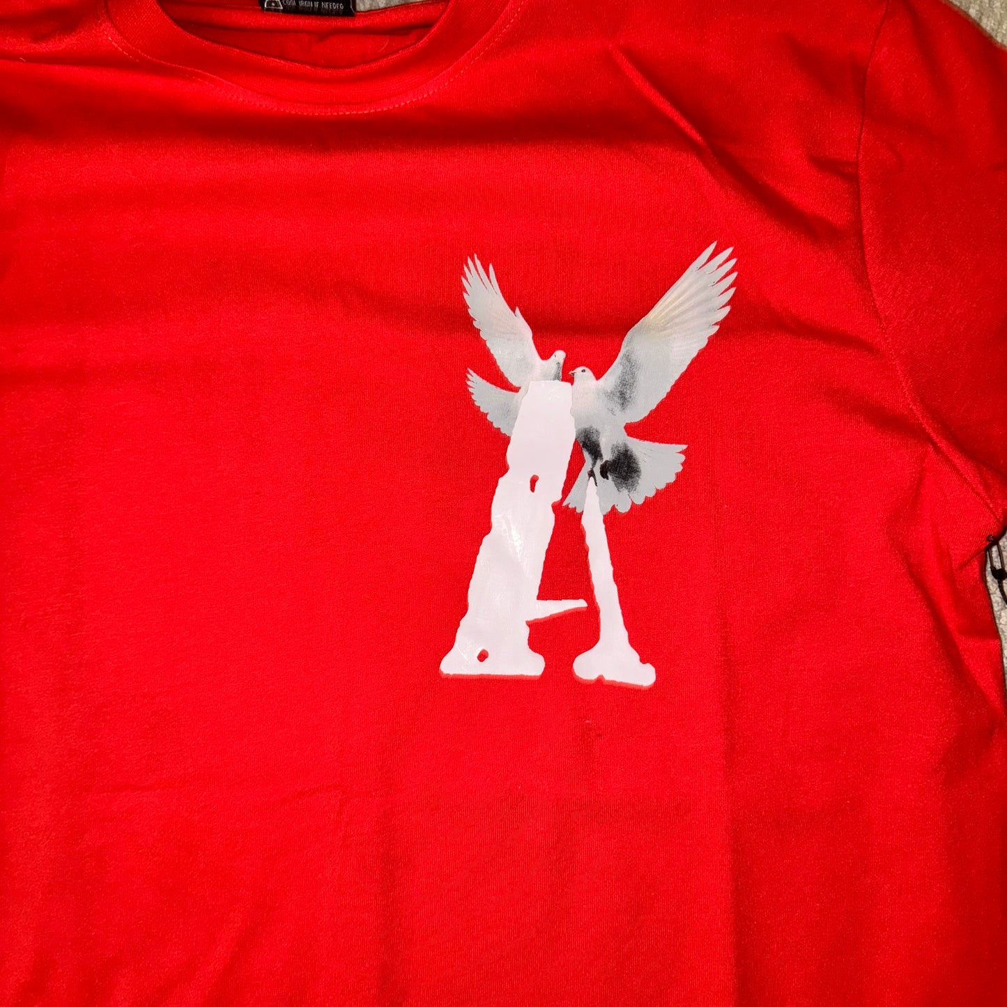 Men’s graphic dove tee