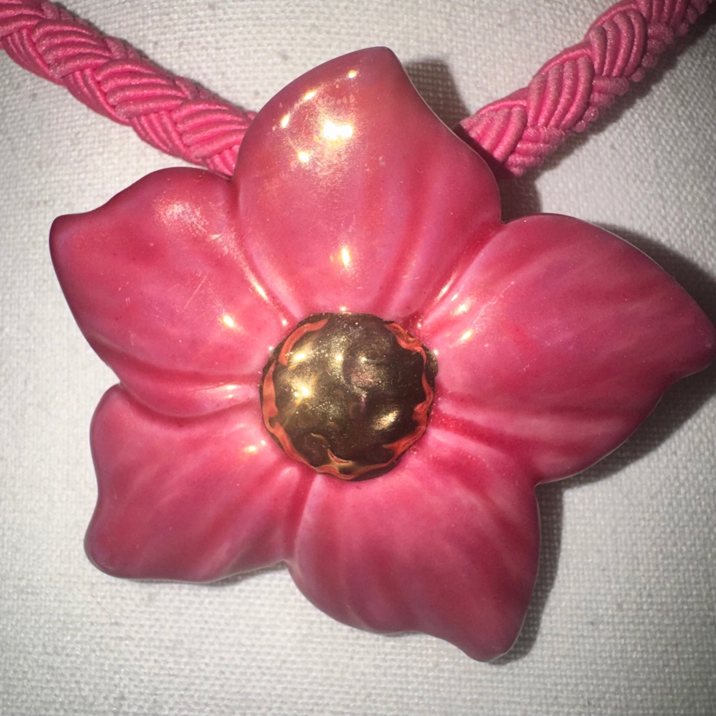Vintage Avon porcelain wild flower pin/pendant