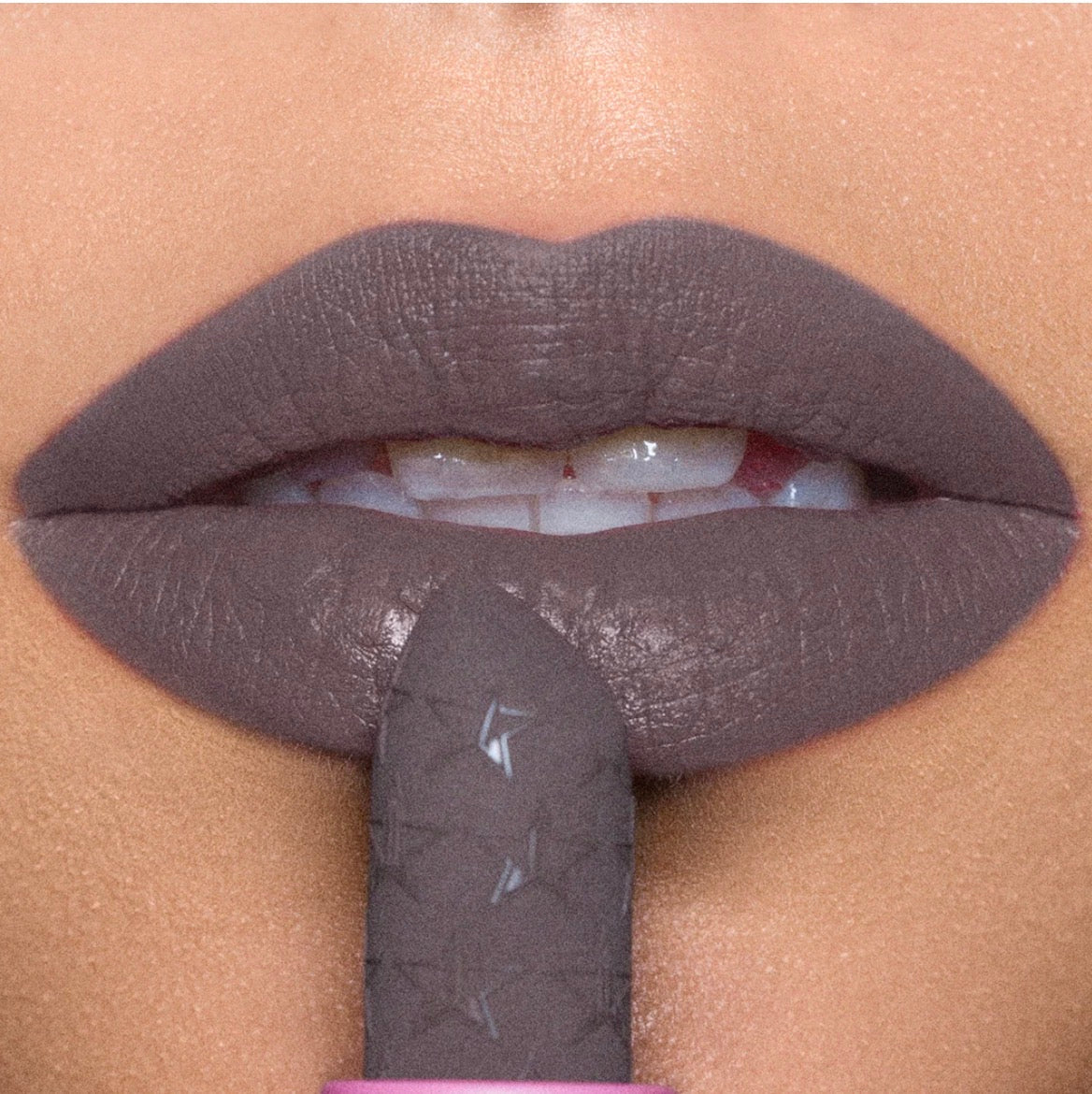 Velvet trap lipstick