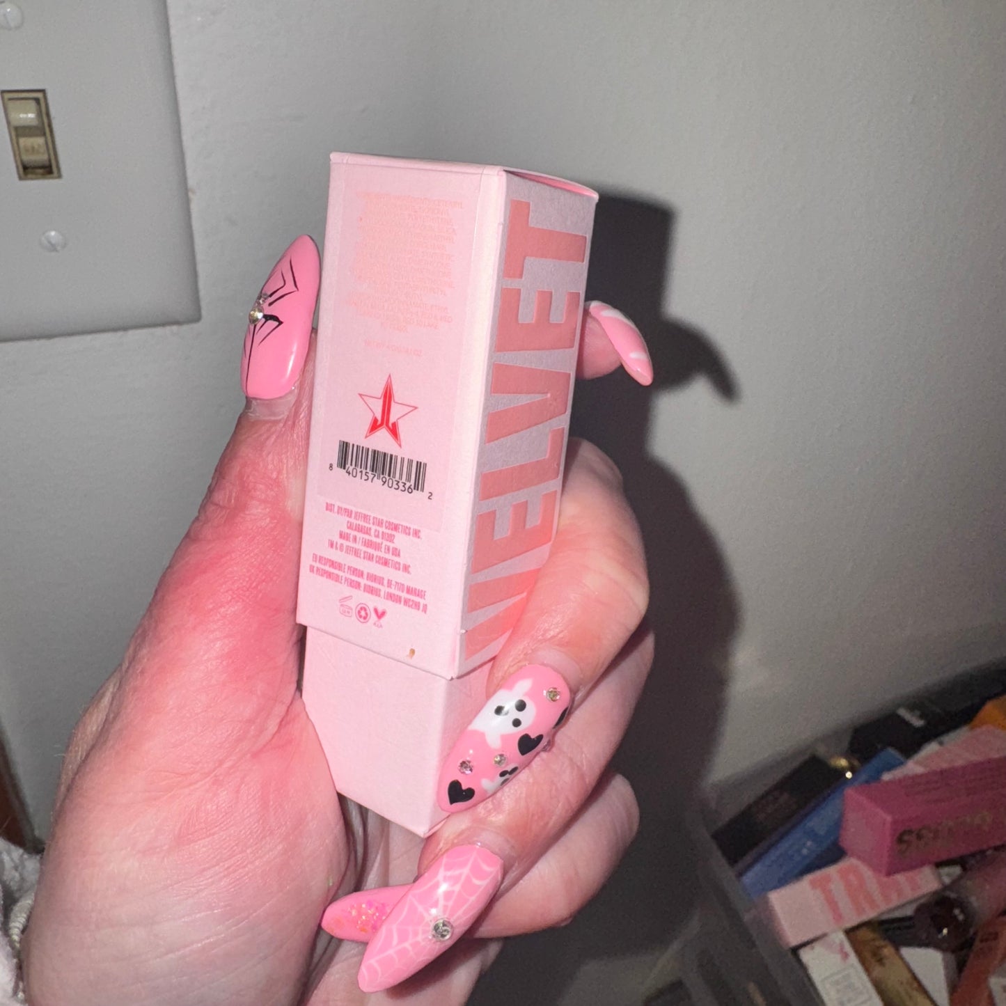 Velvet trap lipstick