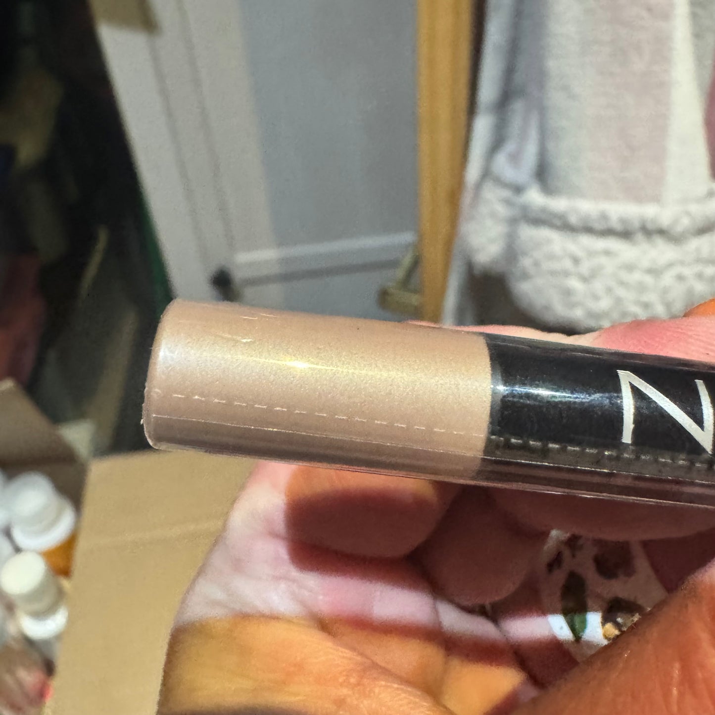 Eyeshadow stick in pearl beige