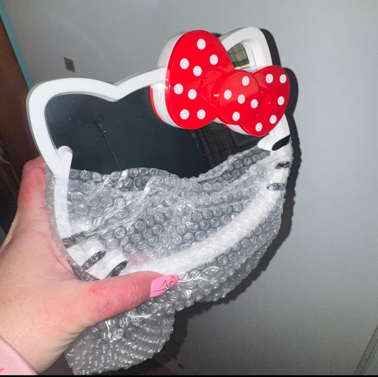 Hello kitty storage mirror