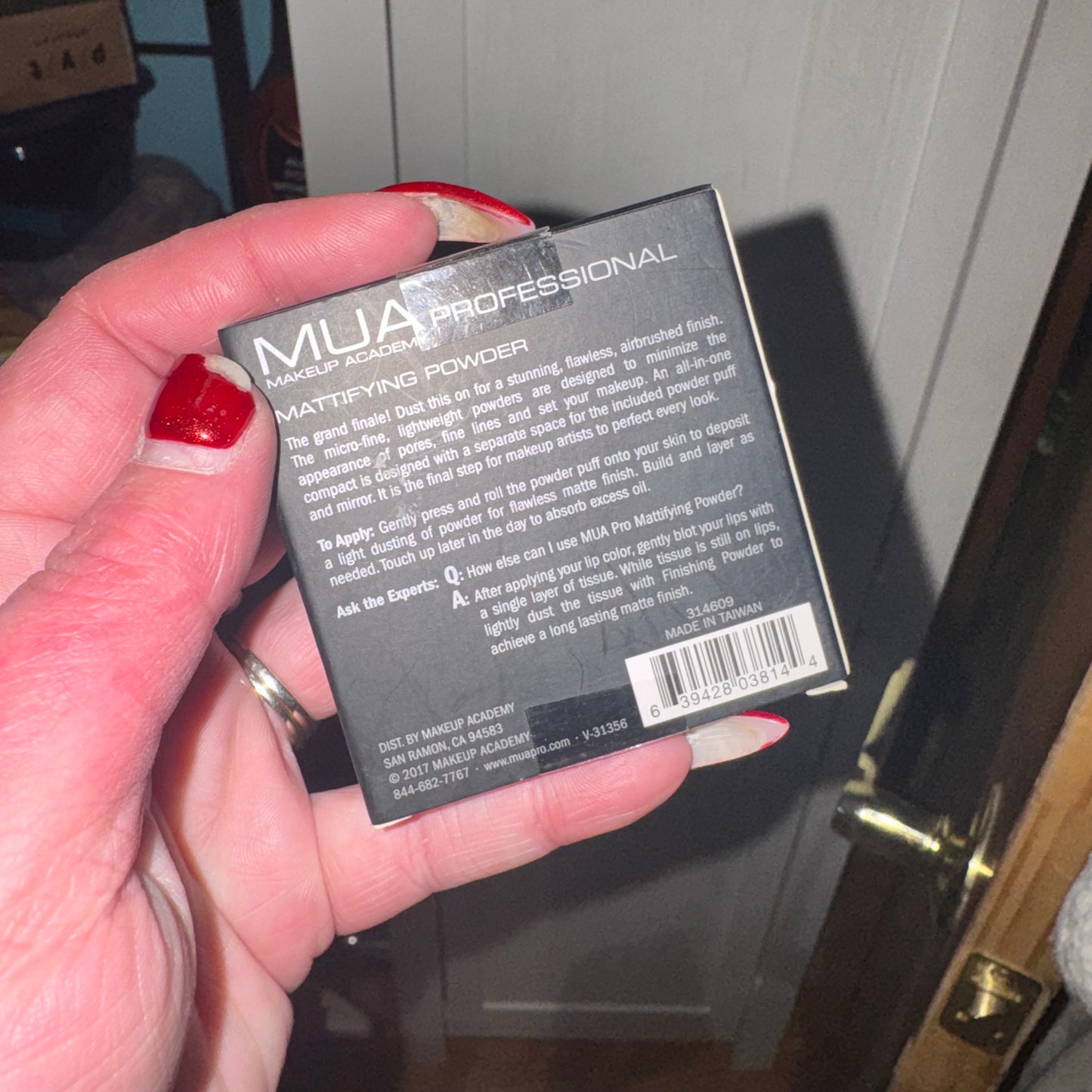 Mattifying pressed powder