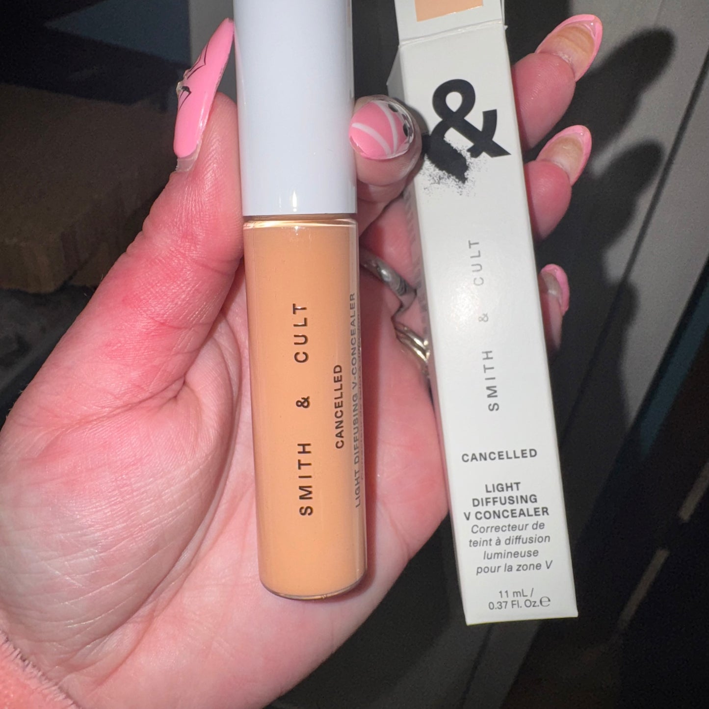 Light diffusing concealer