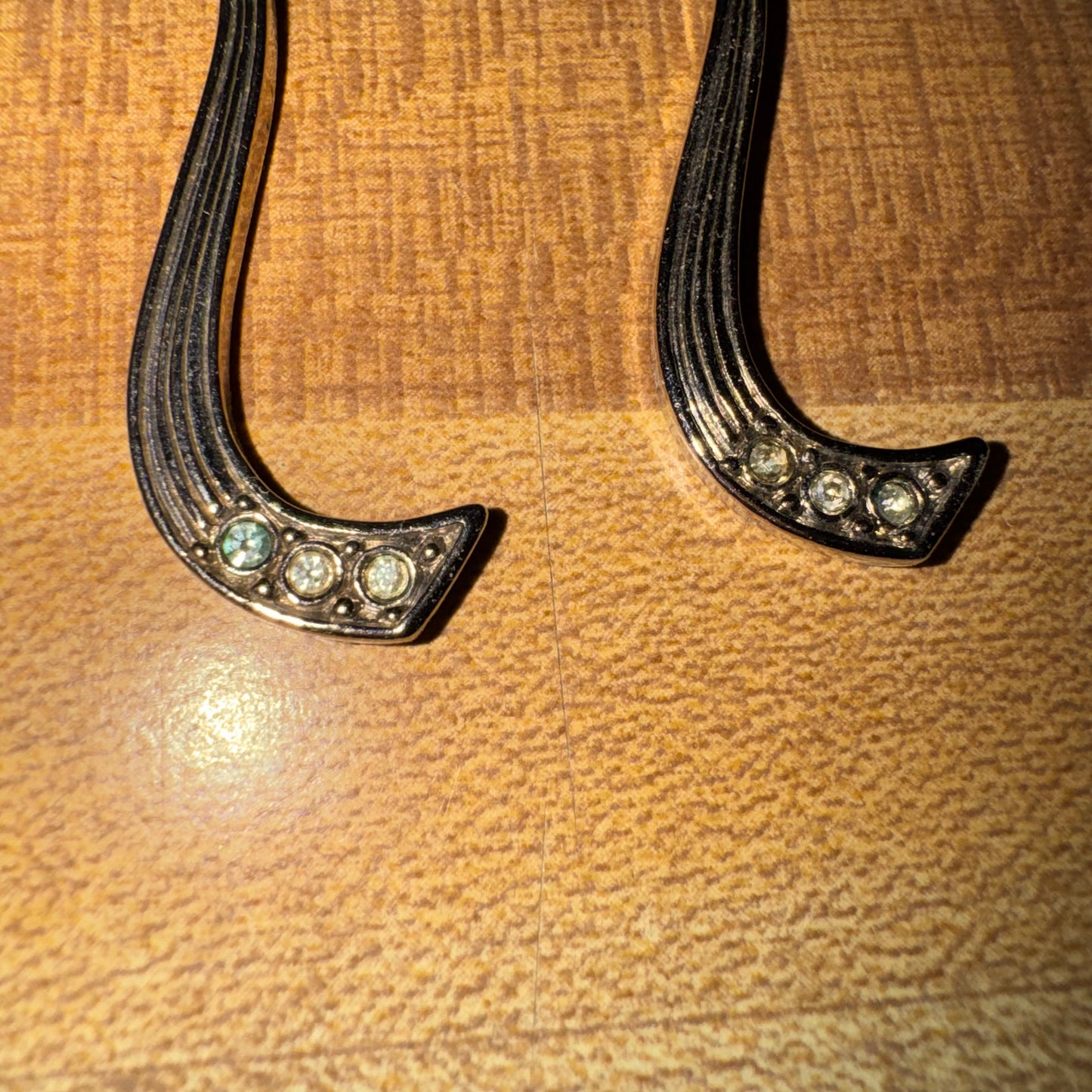 Vintage Avon 1988 gala dangle earrings